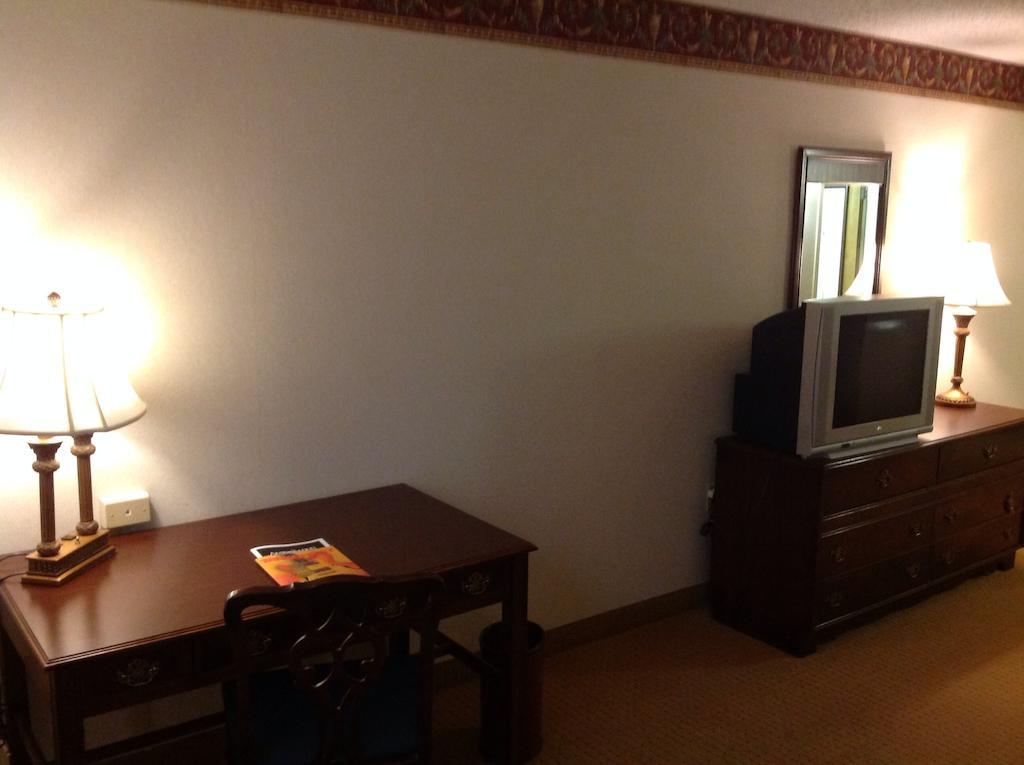 Wyndham Garden Amarillo Hotel Стая снимка